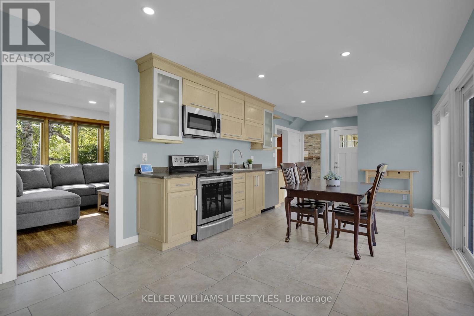 66 Lloyd Manor Crescent, London North (North M), Ontario  N6H 3Z3 - Photo 12 - X12393780