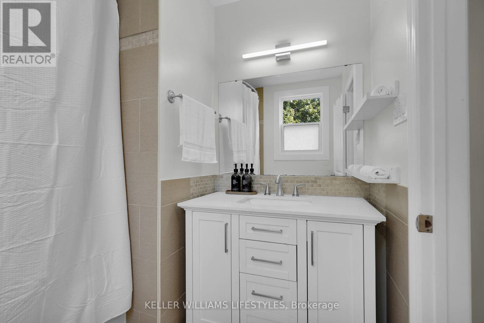 66 Lloyd Manor Crescent, London North (North M), Ontario  N6H 3Z3 - Photo 29 - X12393780