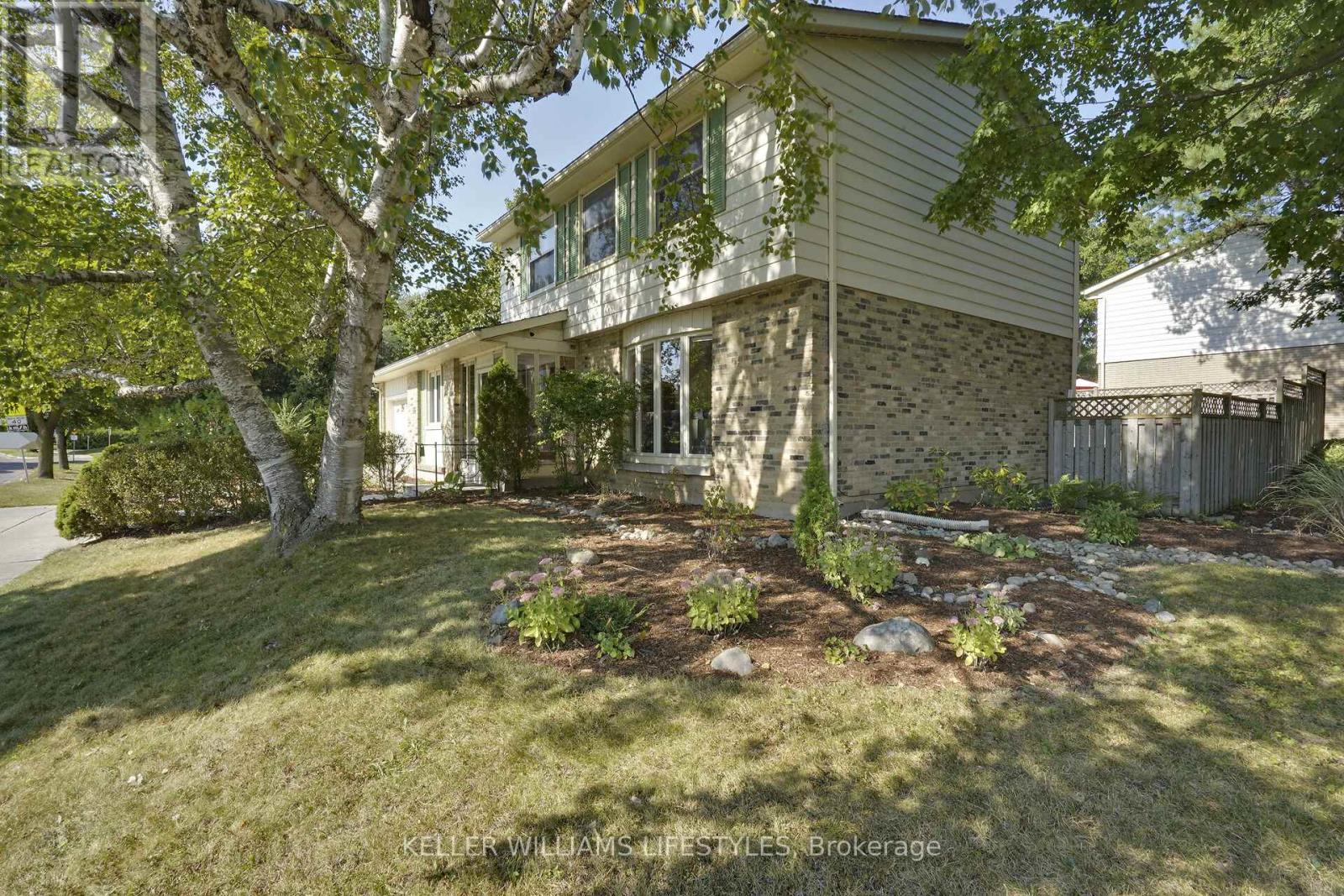 66 Lloyd Manor Crescent, London North (North M), Ontario  N6H 3Z3 - Photo 3 - X12393780