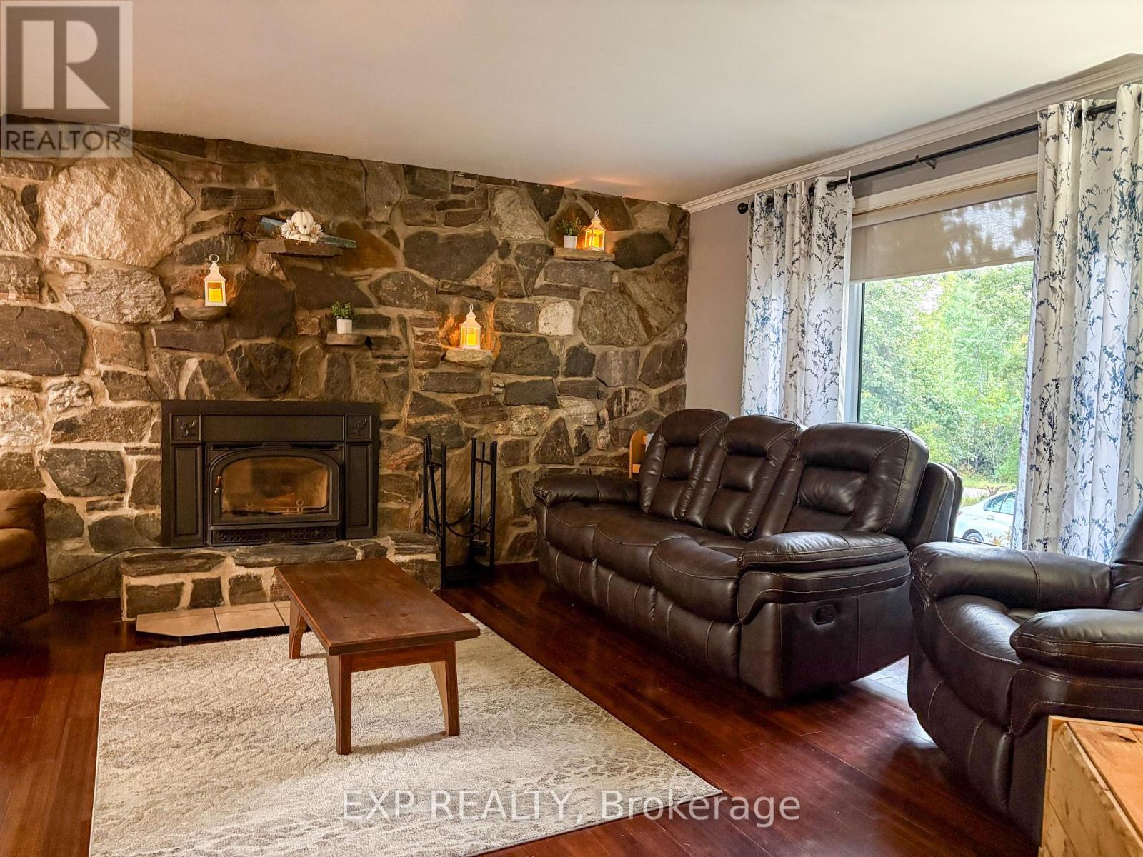 1118 Francis Street, Greater Madawaska, Ontario  K7V 1H0 - Photo 3 - X12393683