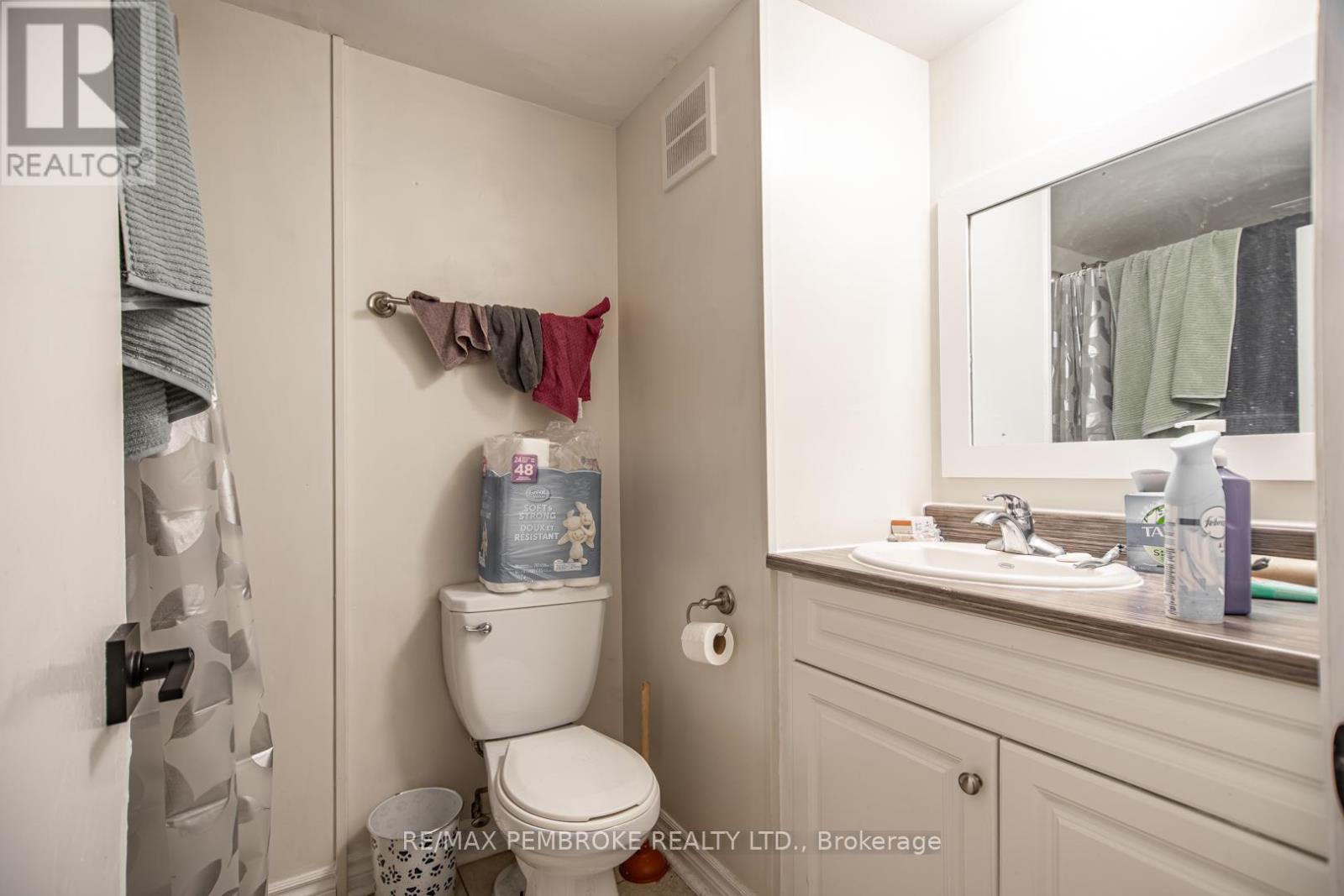 632 First Avenue, Laurentian Valley, Ontario  K8A 5E5 - Photo 23 - X12393753