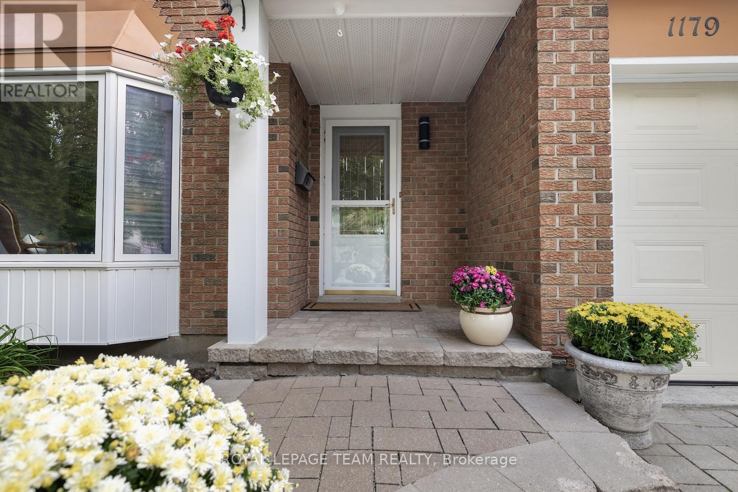 1179 St Moritz Court, Ottawa, Ontario  K1C 2B2 - Photo 2 - X12393562