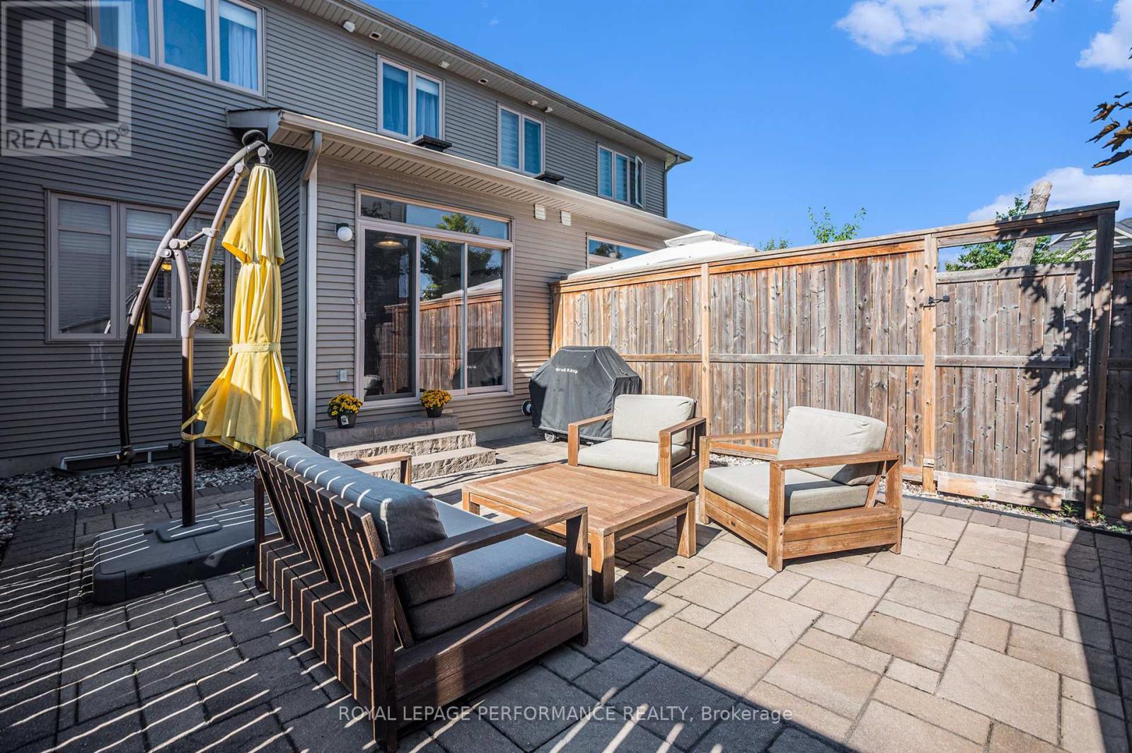 40 Torbec Avenue, Ottawa, Ontario  K2T 0B5 - Photo 2 - X12393582
