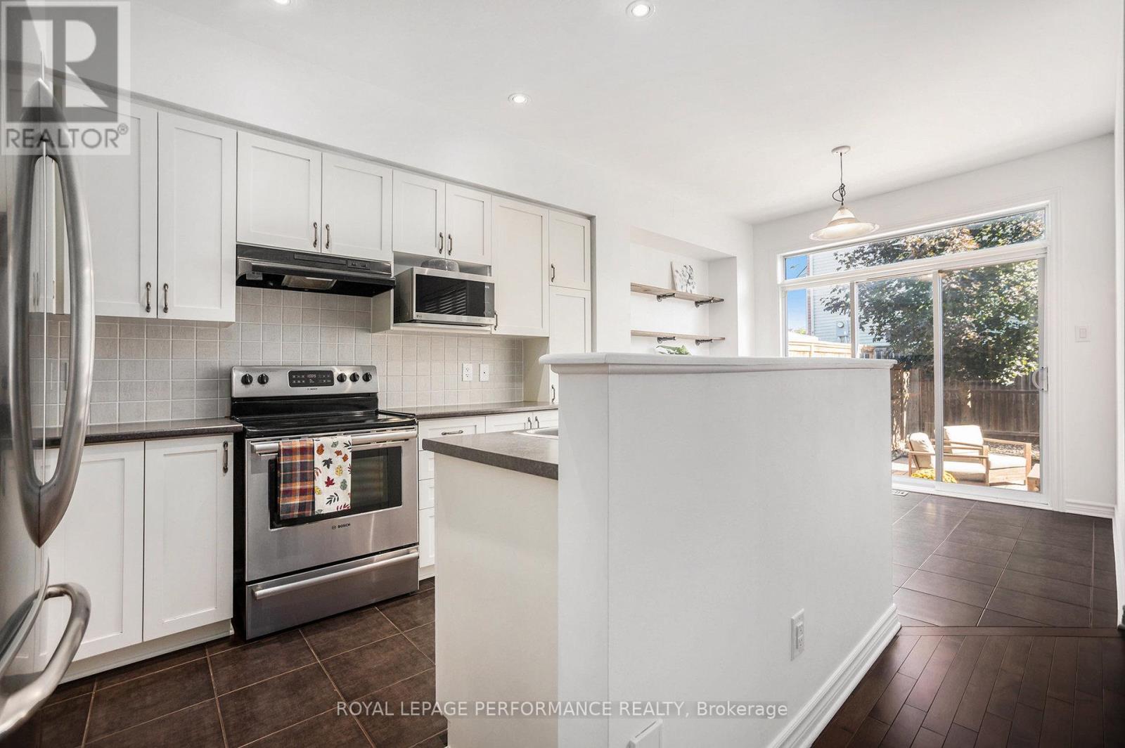 40 Torbec Avenue, Ottawa, Ontario  K2T 0B5 - Photo 5 - X12393582