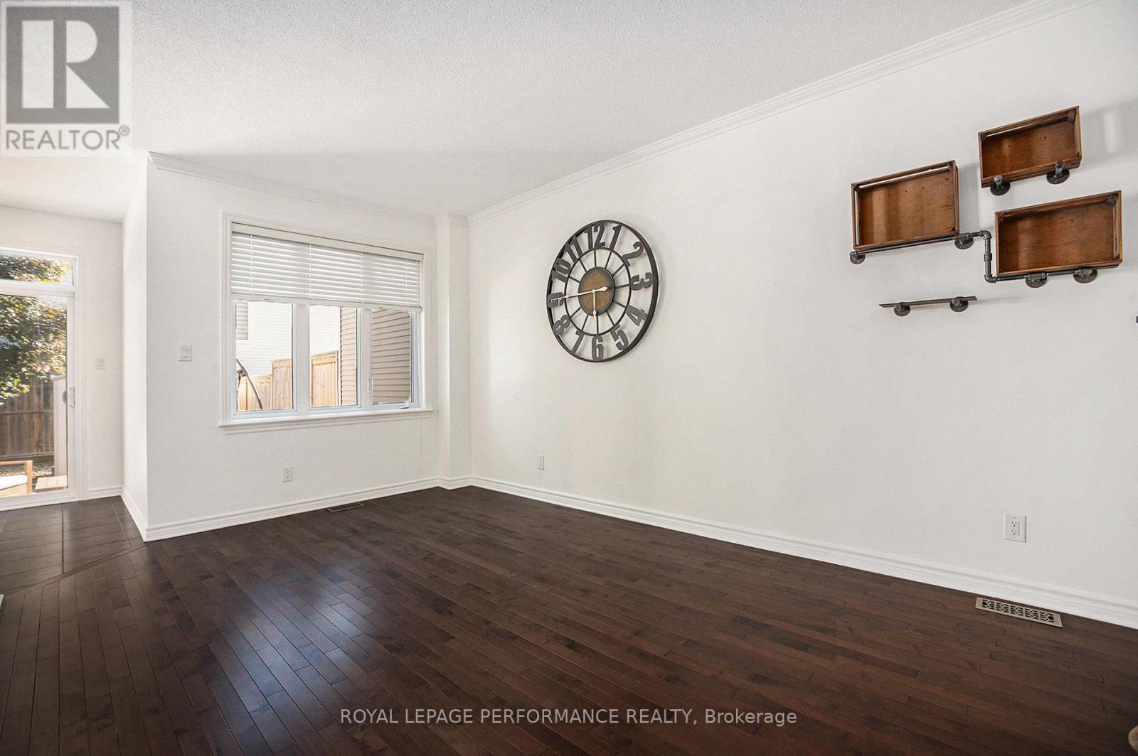 40 Torbec Avenue, Ottawa, Ontario  K2T 0B5 - Photo 9 - X12393582