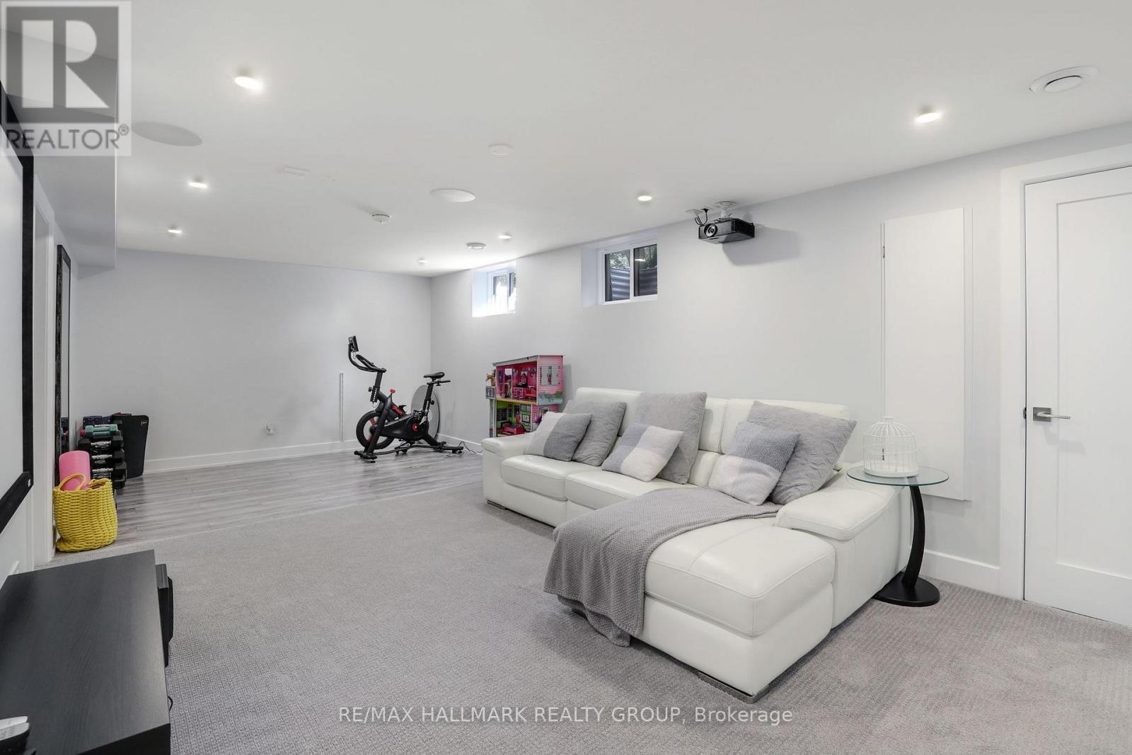 668 Mansfield Avenue, Ottawa, Ontario  K2A 2T6 - Photo 38 - X12393725