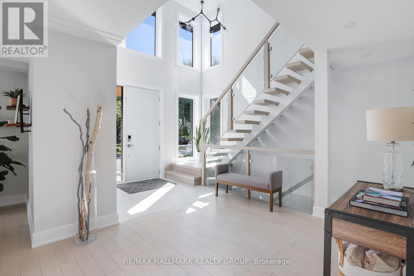 668 Mansfield Avenue, Ottawa, Ontario  K2A 2T6 - Photo 6 - X12393725
