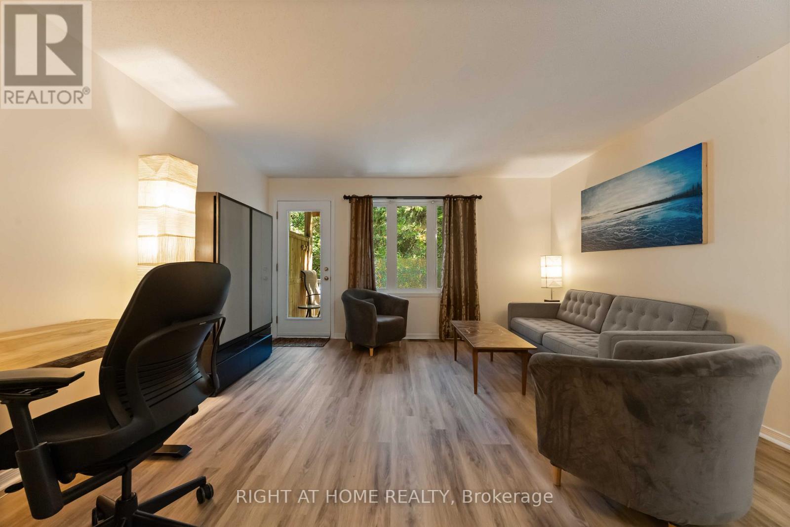 67 Strathaven Private, Ottawa, Ontario  K1J 1K7 - Photo 12 - X12393748