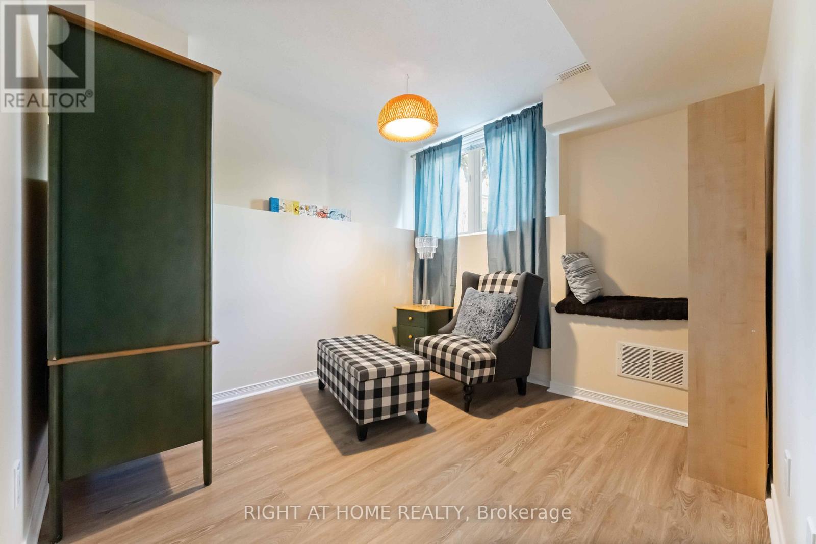 67 Strathaven Private, Ottawa, Ontario  K1J 1K7 - Photo 17 - X12393748