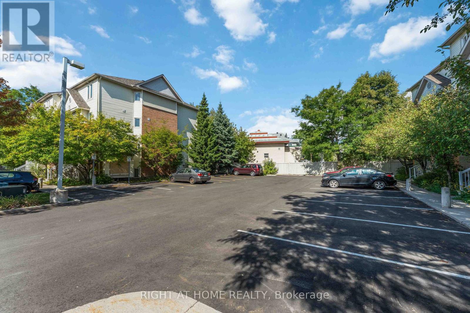 67 Strathaven Private, Ottawa, Ontario  K1J 1K7 - Photo 4 - X12393748