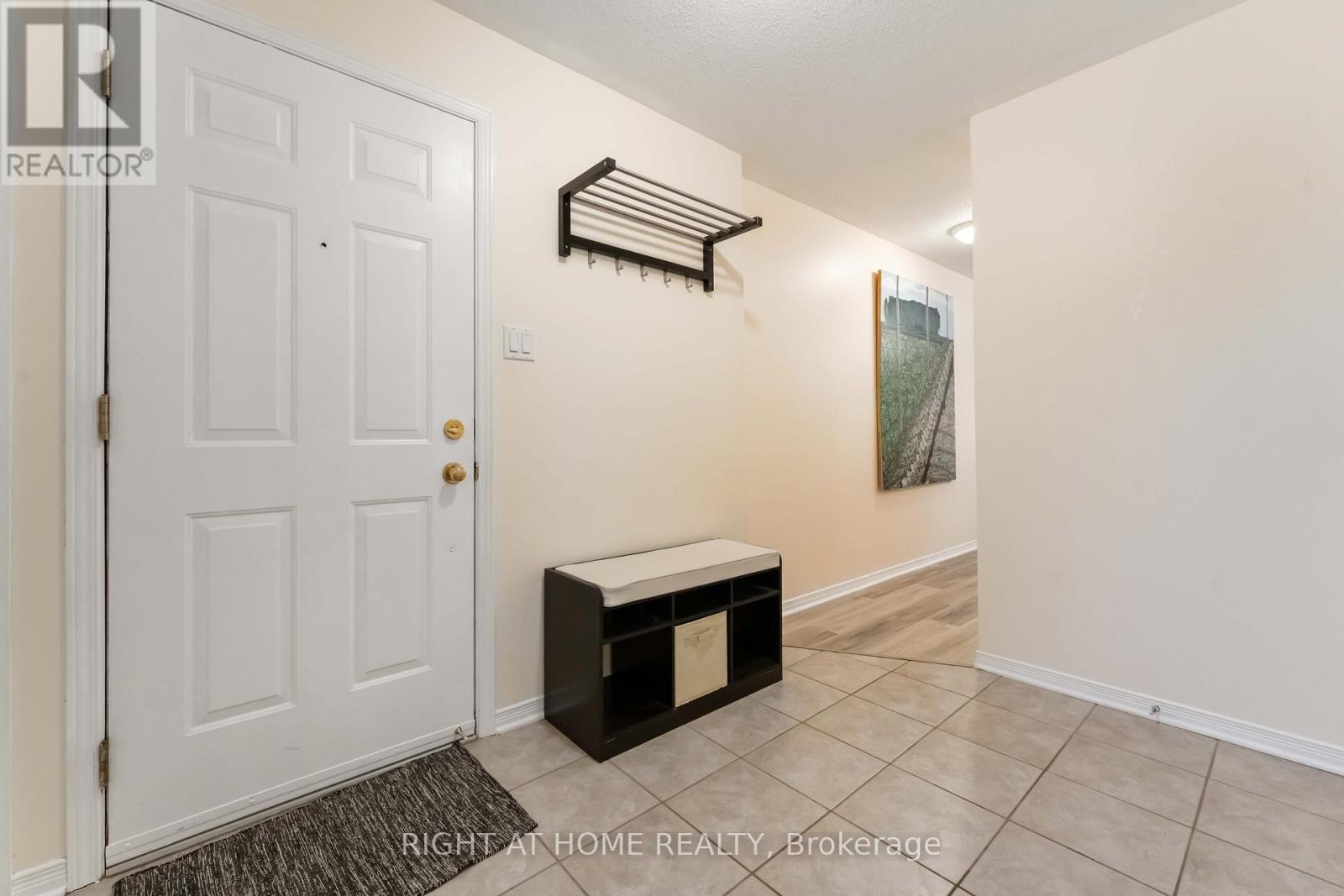 67 Strathaven Private, Ottawa, Ontario  K1J 1K7 - Photo 6 - X12393748