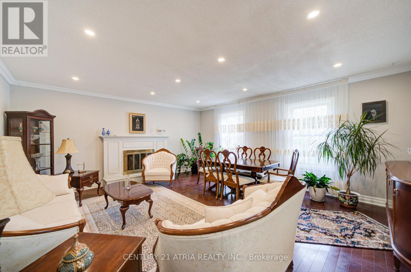 18 Park Lane Circle, Richmond Hill, Ontario  L4C 6S8 - Photo 15 - N12393496
