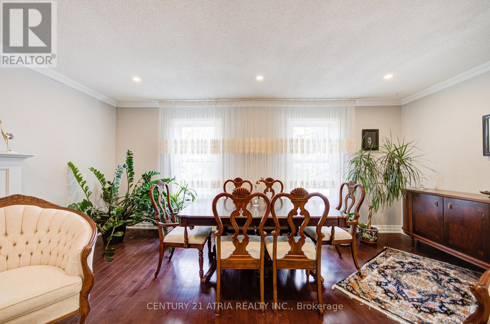 18 Park Lane Circle, Richmond Hill, Ontario  L4C 6S8 - Photo 17 - N12393496