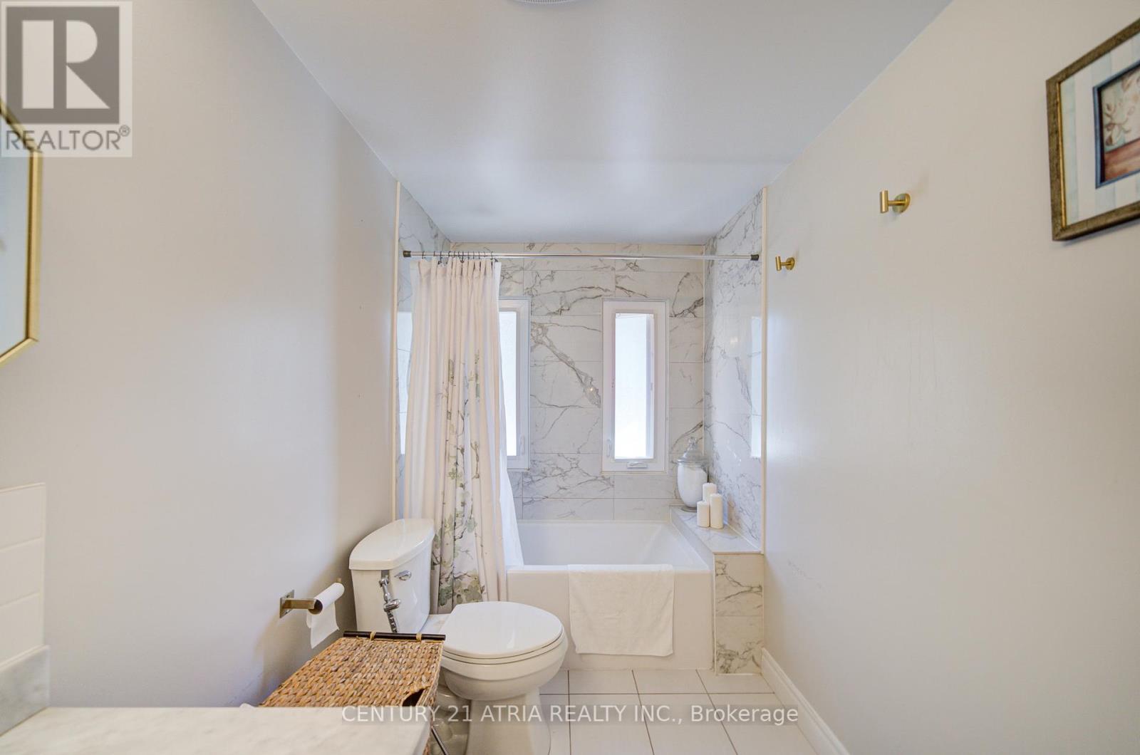 18 Park Lane Circle, Richmond Hill, Ontario  L4C 6S8 - Photo 20 - N12393496