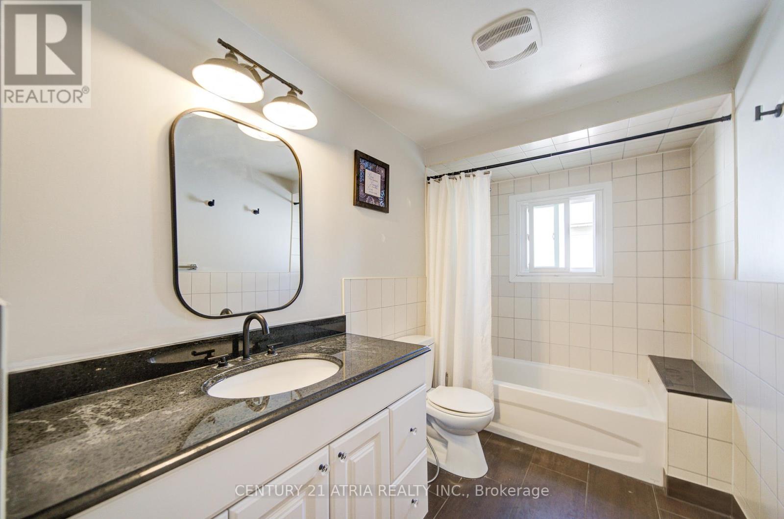 18 Park Lane Circle, Richmond Hill, Ontario  L4C 6S8 - Photo 22 - N12393496