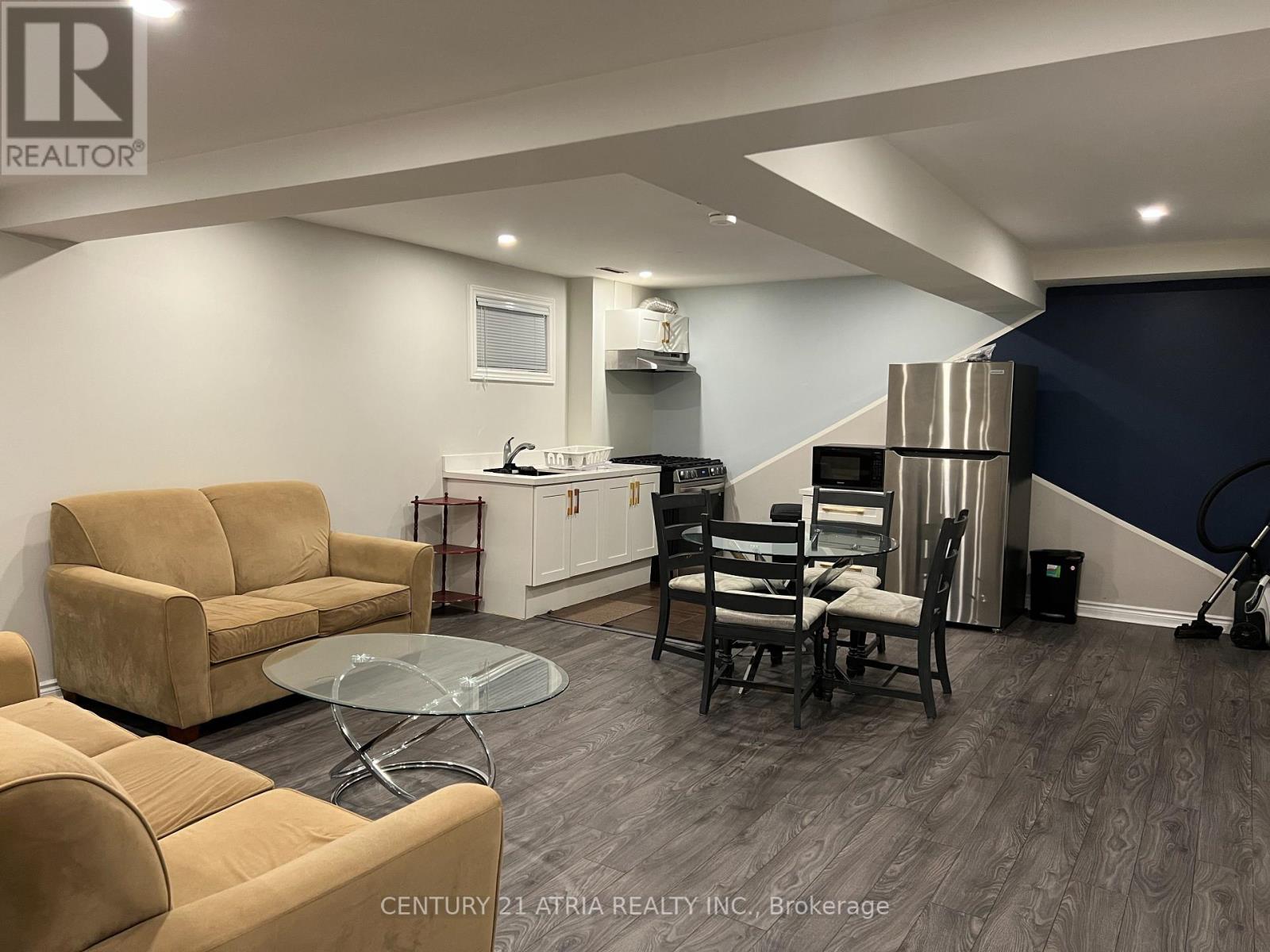 18 Park Lane Circle, Richmond Hill, Ontario  L4C 6S8 - Photo 35 - N12393496
