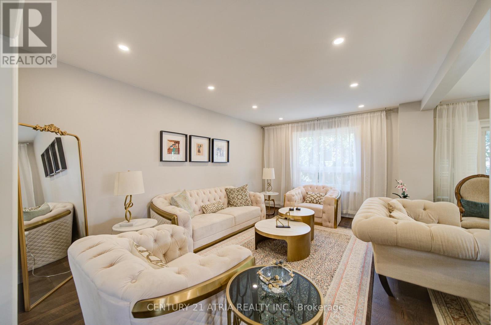18 Park Lane Circle, Richmond Hill, Ontario  L4C 6S8 - Photo 6 - N12393496