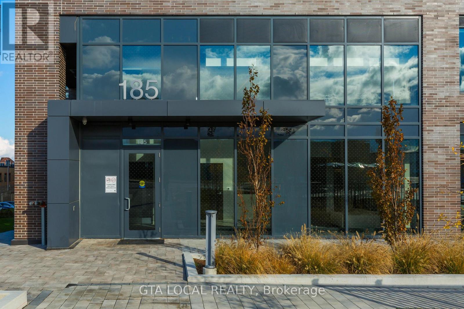 904 - 185 Deerfield Road, Newmarket, Ontario  L3Y 0G7 - Photo 4 - N12393557