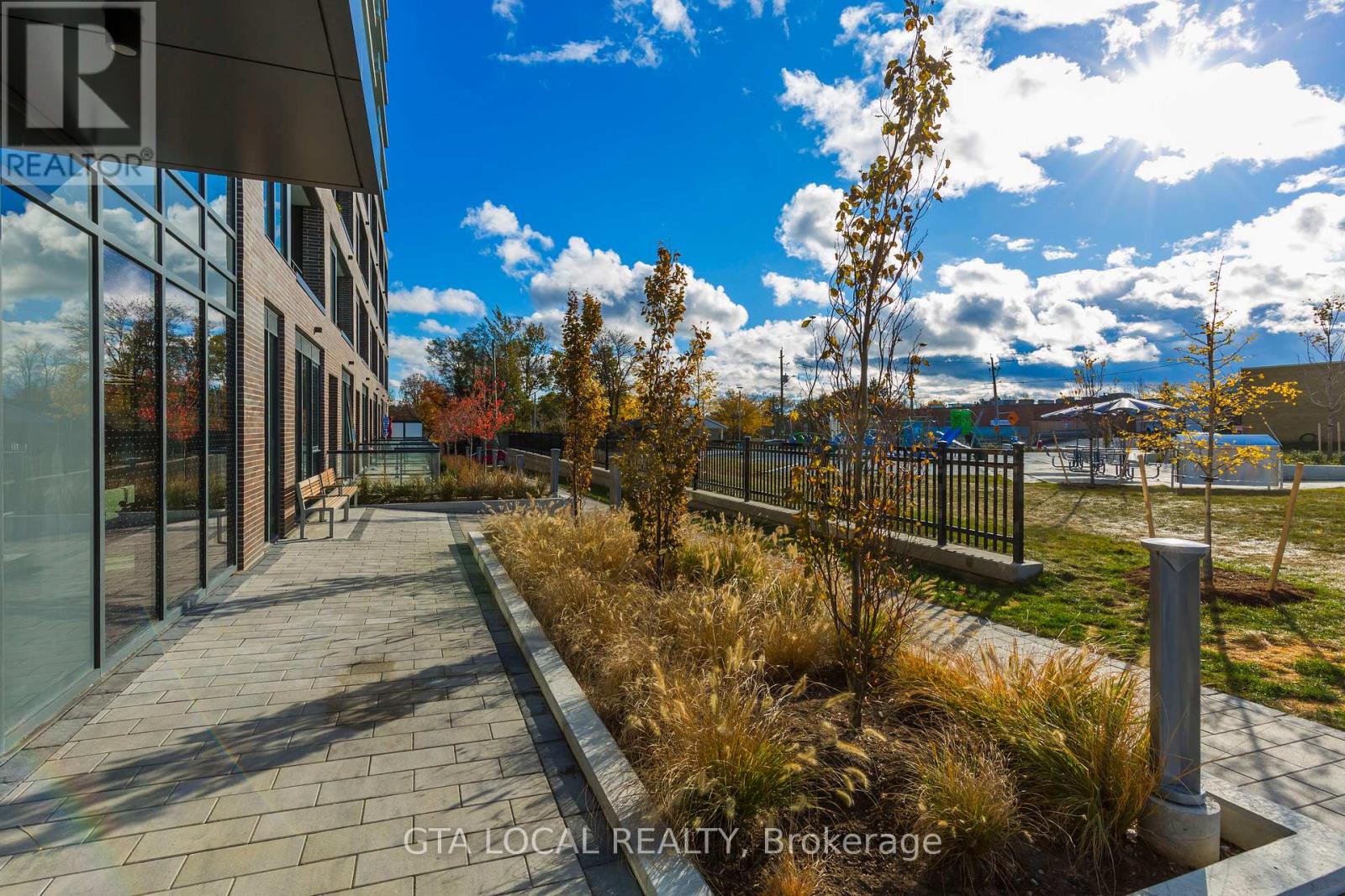 904 - 185 Deerfield Road, Newmarket, Ontario  L3Y 0G7 - Photo 6 - N12393557