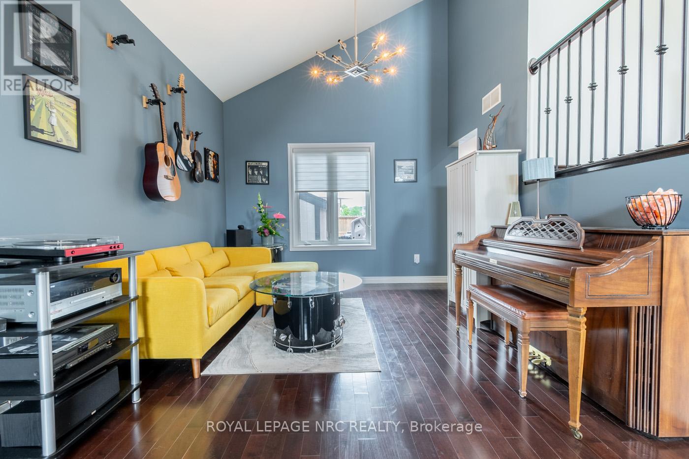 8665 Westport Drive, Niagara Falls, Ontario  L2H 0A3 - Photo 10 - X12393627