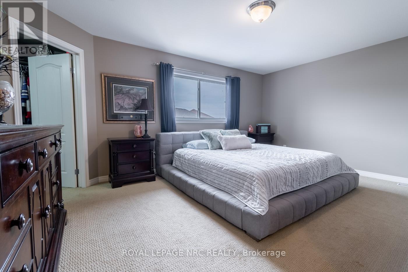 8665 Westport Drive, Niagara Falls, Ontario  L2H 0A3 - Photo 27 - X12393627