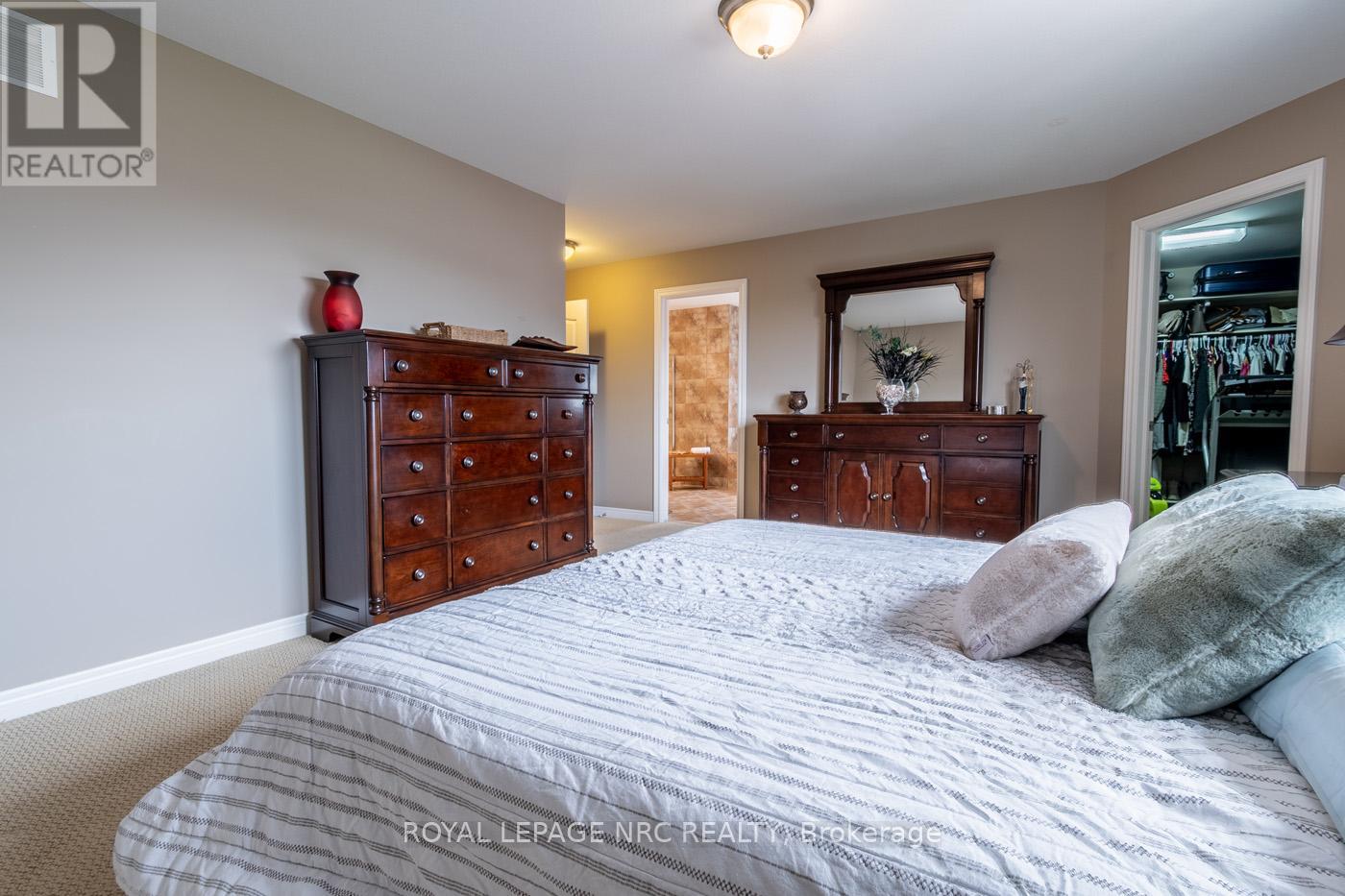 8665 Westport Drive, Niagara Falls, Ontario  L2H 0A3 - Photo 29 - X12393627
