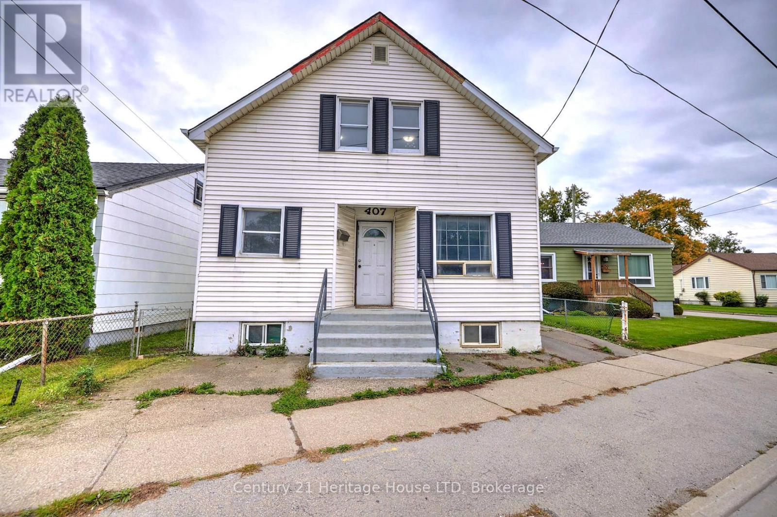 407 Welland Avenue, St. Catharines, Ontario  L2M 5T9 - Photo 2 - X12393664