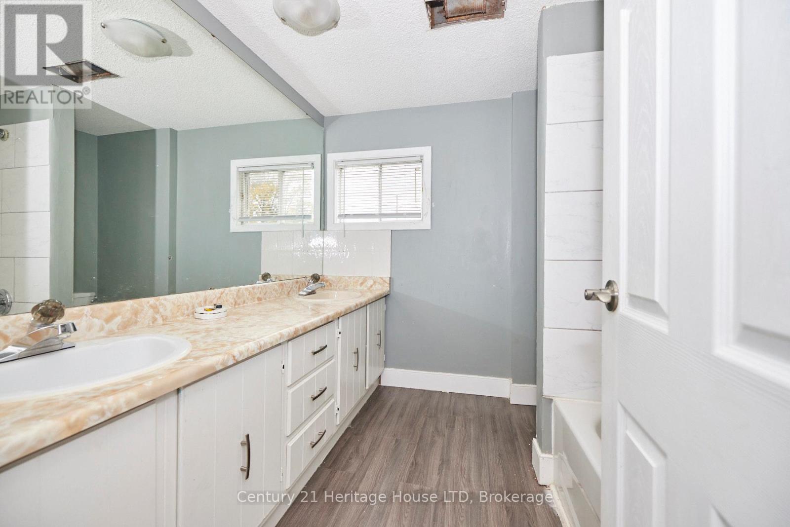 407 Welland Avenue, St. Catharines, Ontario  L2M 5T9 - Photo 26 - X12393664