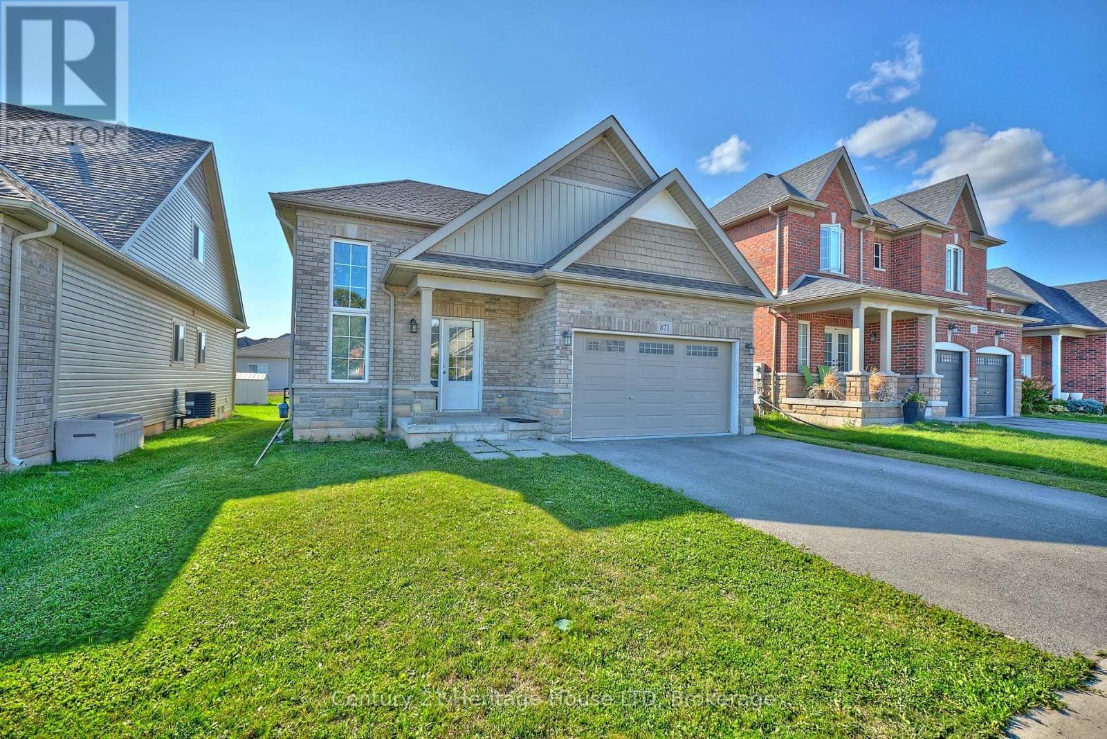 871 Burwell Street, Fort Erie, Ontario  L2A 0E3 - Photo 3 - X12393714