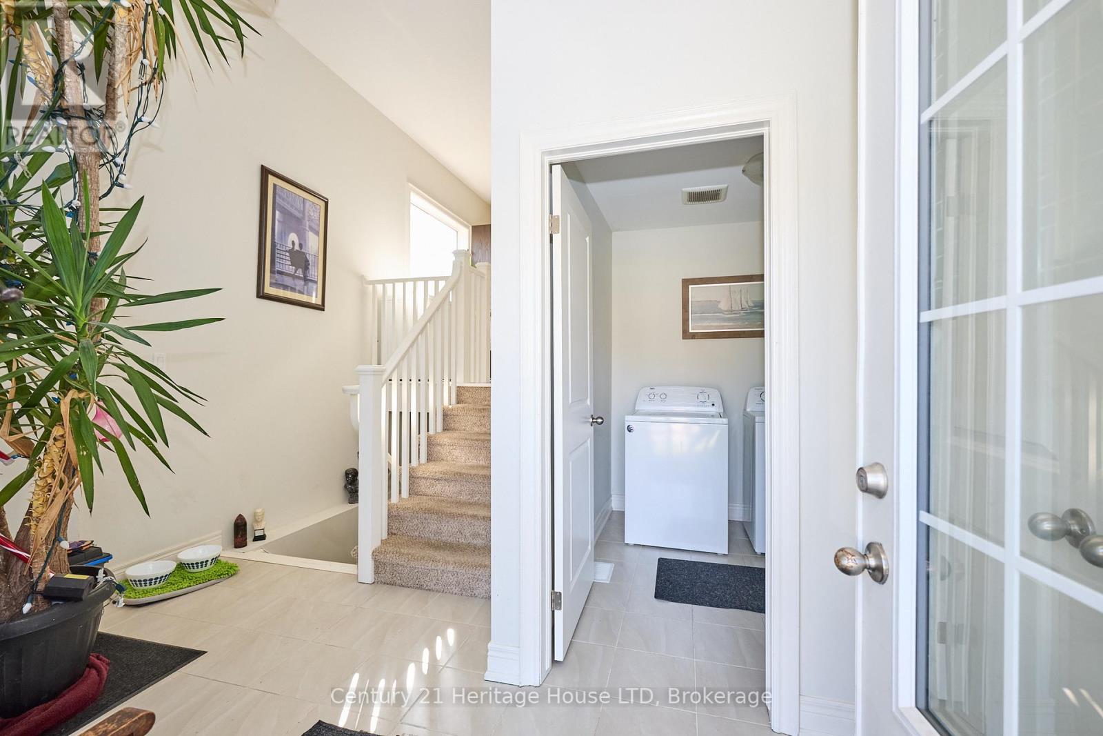 871 Burwell Street, Fort Erie, Ontario  L2A 0E3 - Photo 4 - X12393714