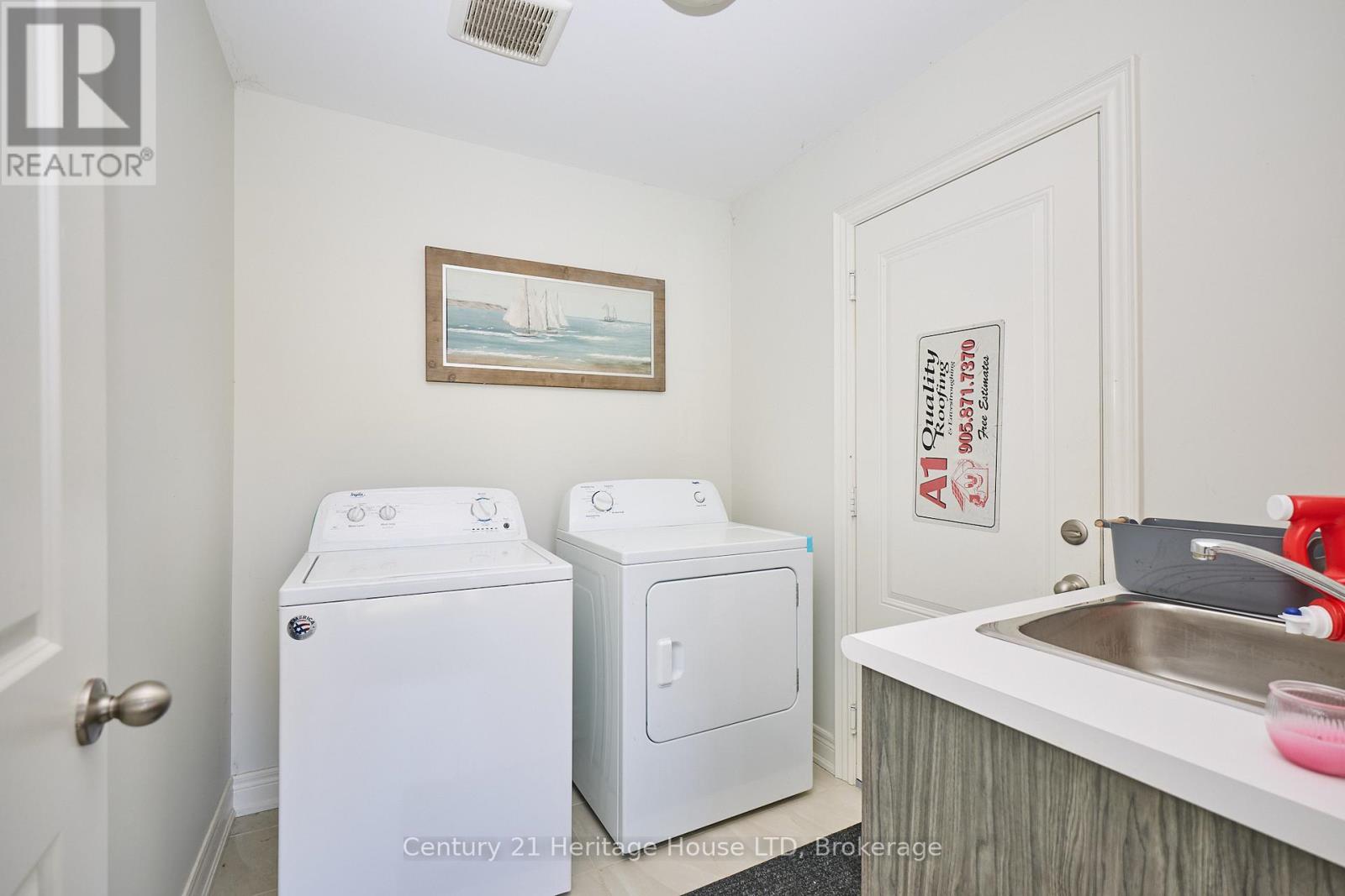 871 Burwell Street, Fort Erie, Ontario  L2A 0E3 - Photo 5 - X12393714