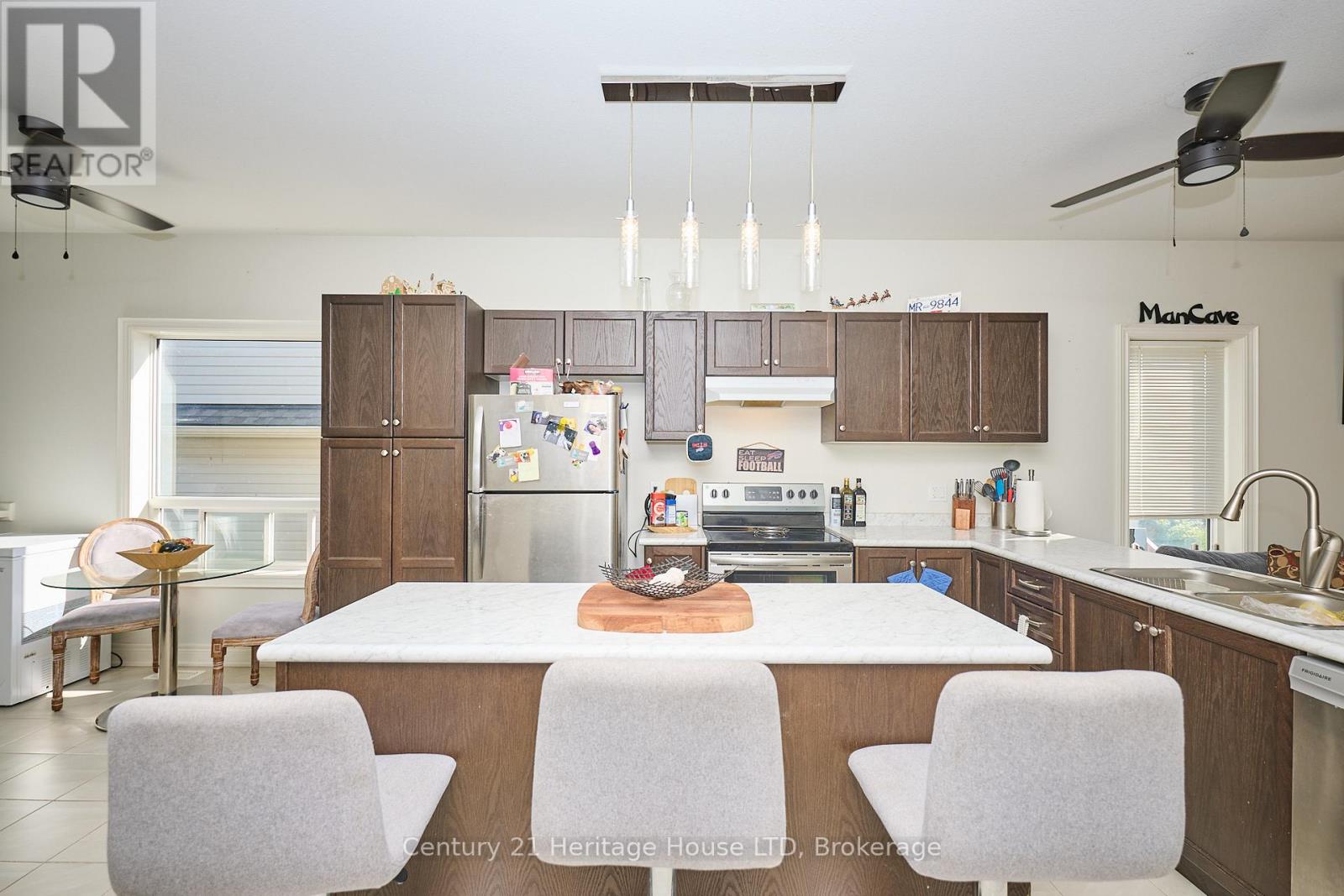 871 Burwell Street, Fort Erie, Ontario  L2A 0E3 - Photo 6 - X12393714