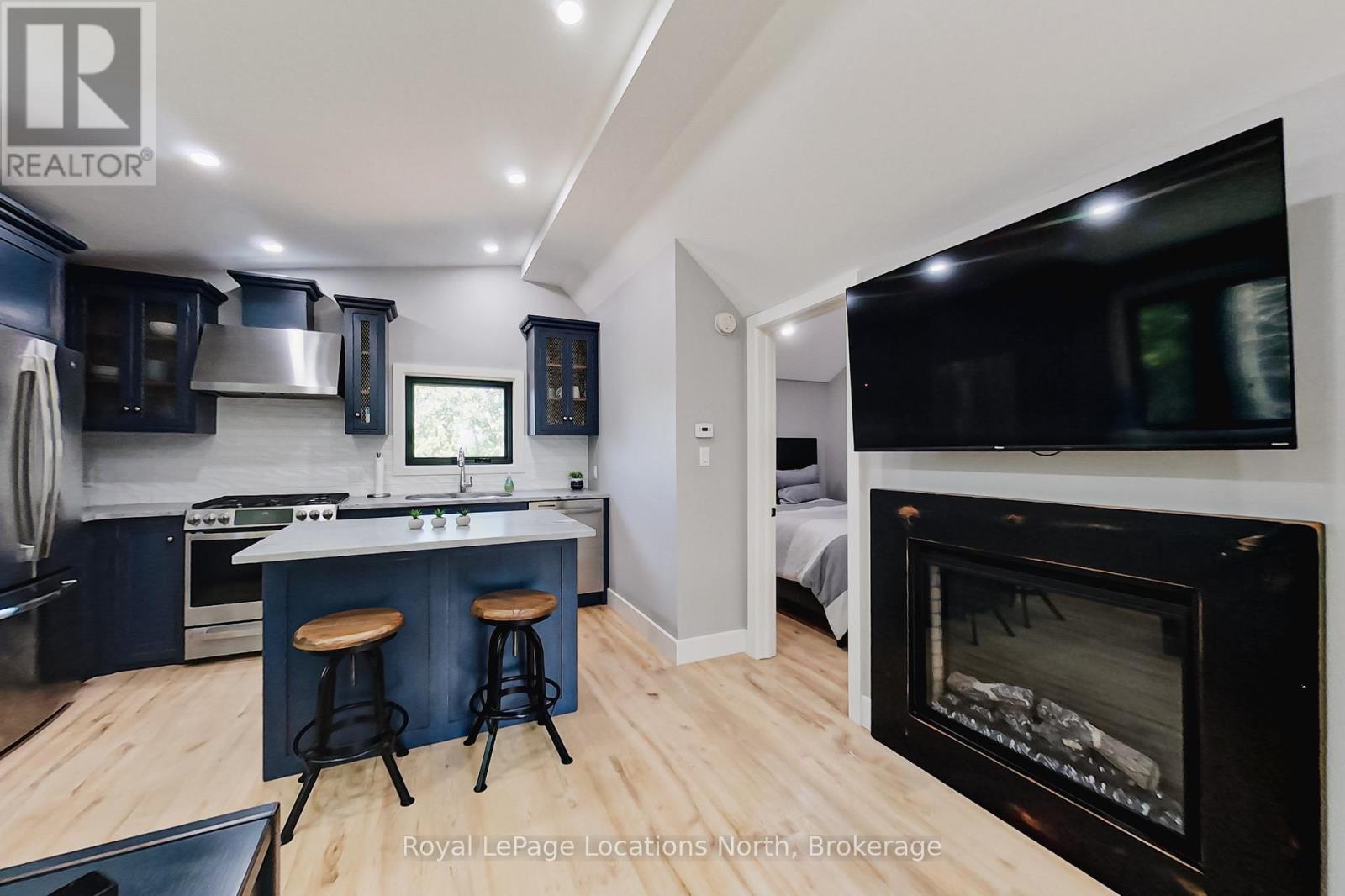 74 Arthur Street E, Blue Mountains, Ontario  N0H 2P0 - Photo 39 - X12393675