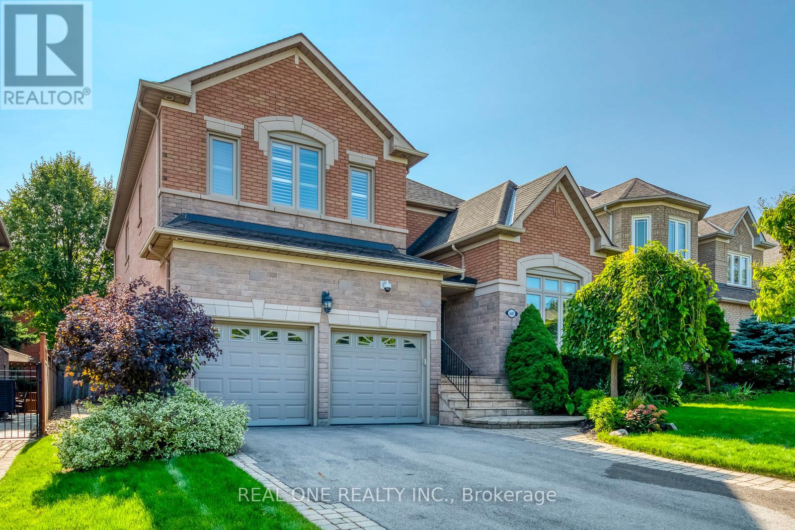 1601 Bayshire Drive, Oakville (Jc Joshua Creek), Ontario  L6H 6E4 - Photo 2 - W12393476
