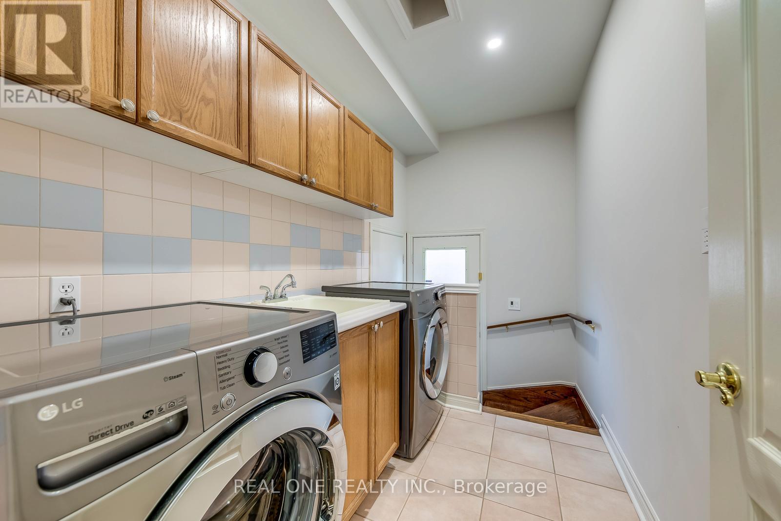 1601 Bayshire Drive, Oakville (Jc Joshua Creek), Ontario  L6H 6E4 - Photo 22 - W12393476