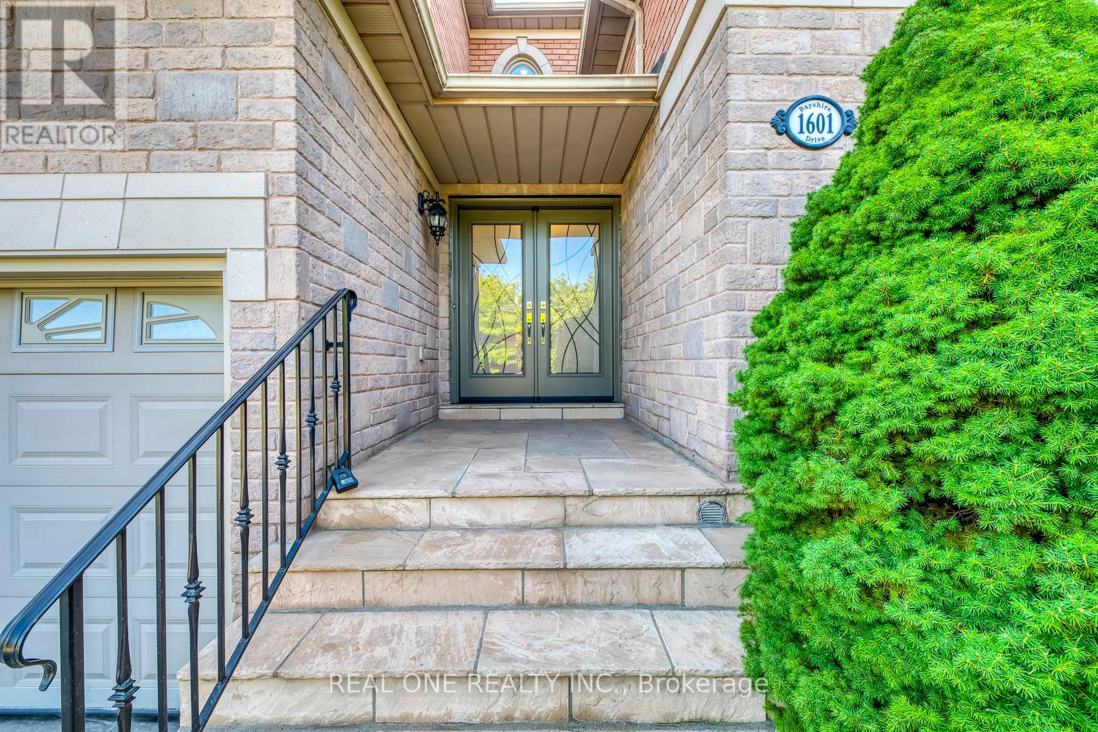 1601 Bayshire Drive, Oakville (Jc Joshua Creek), Ontario  L6H 6E4 - Photo 4 - W12393476