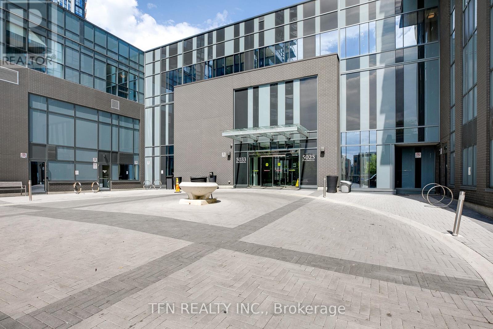 105 - 5025 Four Springs Avenue, Mississauga, Ontario  L5R 0G5 - Photo 4 - W12393523