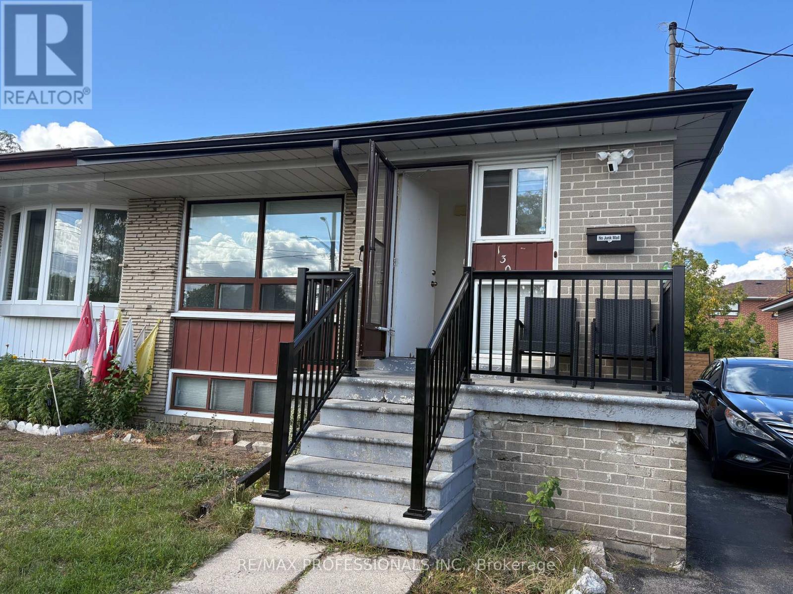2 - 130 DUNCANWOOD DRIVE, Toronto, Ontario