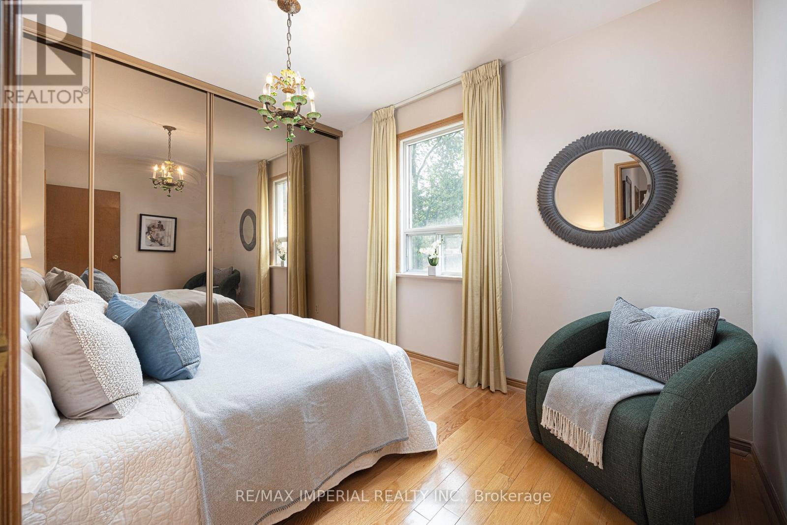 7 Doddington Drive, Toronto, Ontario  M8Y 1S3 - Photo 11 - W12393558
