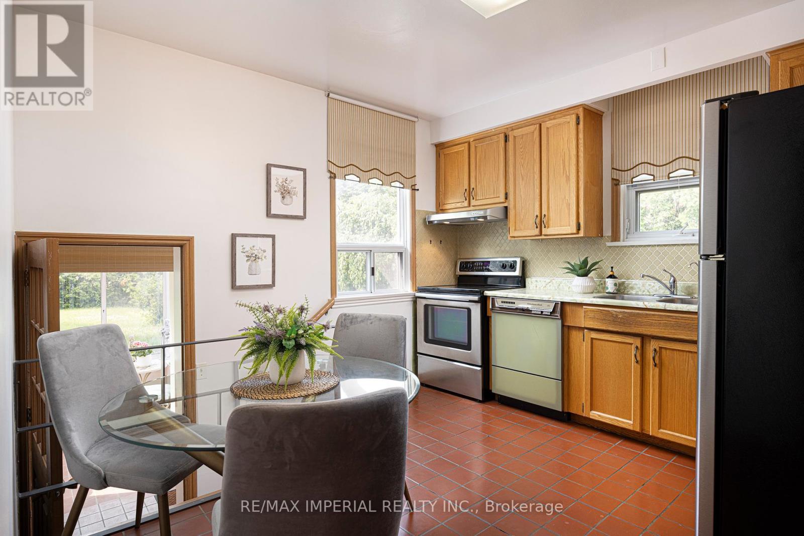 7 Doddington Drive, Toronto, Ontario  M8Y 1S3 - Photo 14 - W12393558