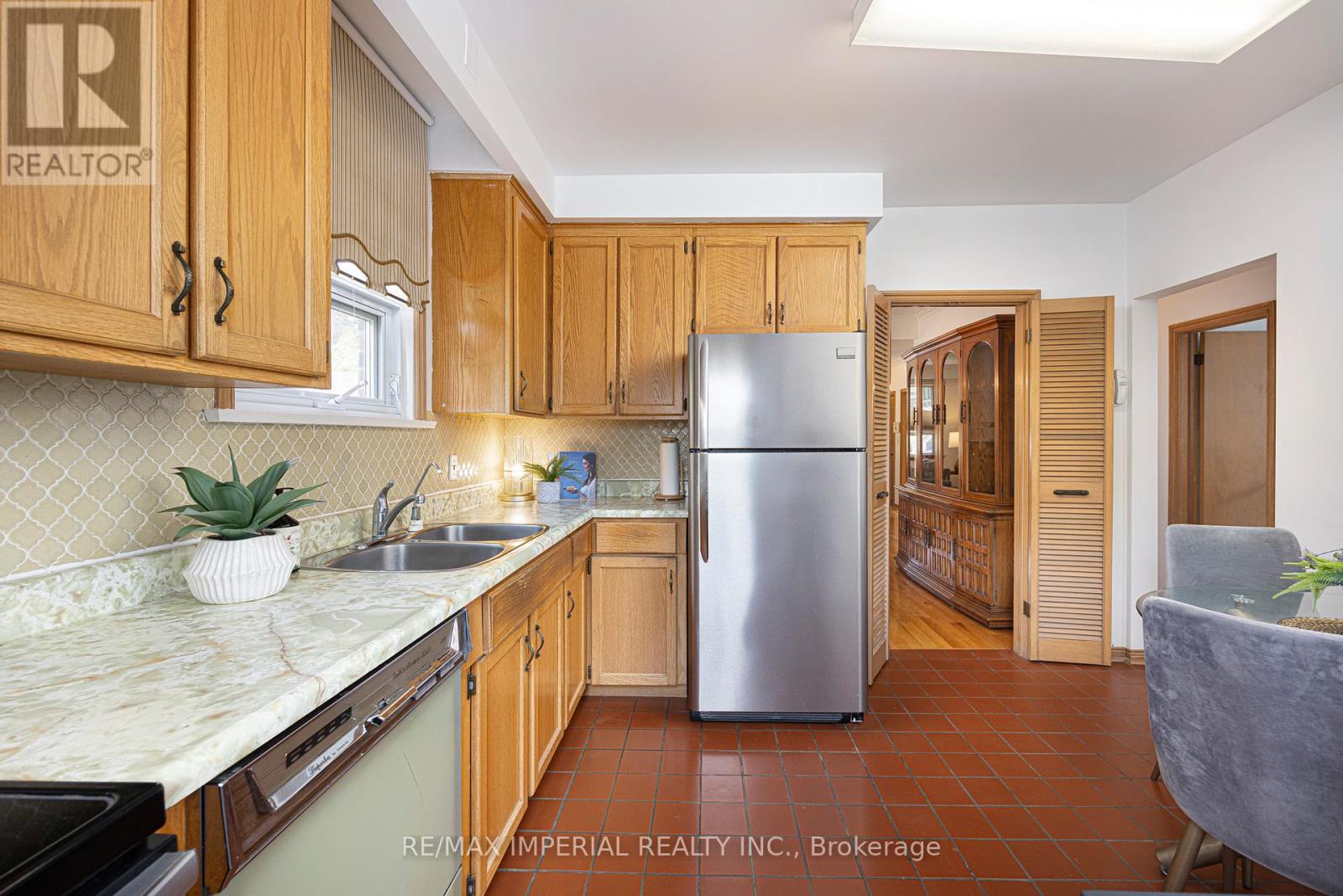 7 Doddington Drive, Toronto, Ontario  M8Y 1S3 - Photo 15 - W12393558