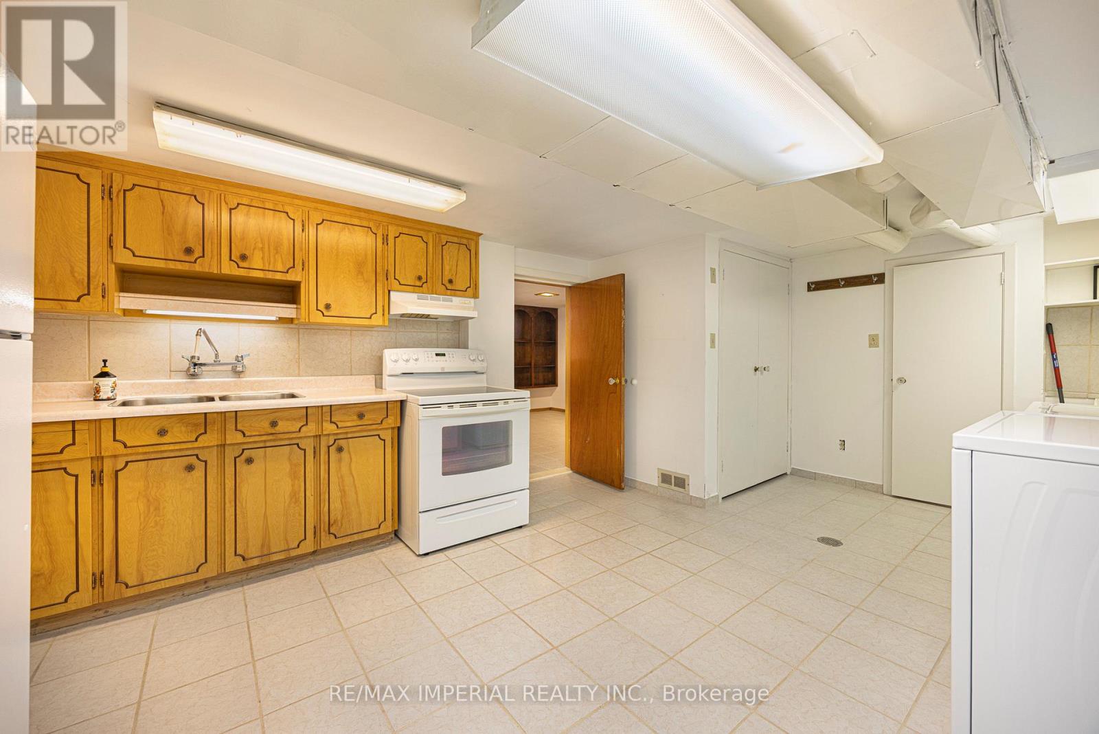 7 Doddington Drive, Toronto, Ontario  M8Y 1S3 - Photo 22 - W12393558