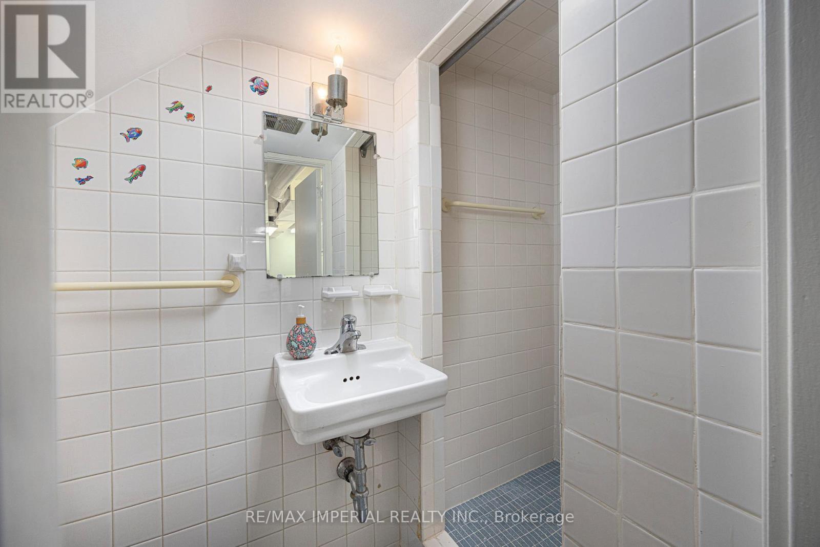 7 Doddington Drive, Toronto, Ontario  M8Y 1S3 - Photo 24 - W12393558