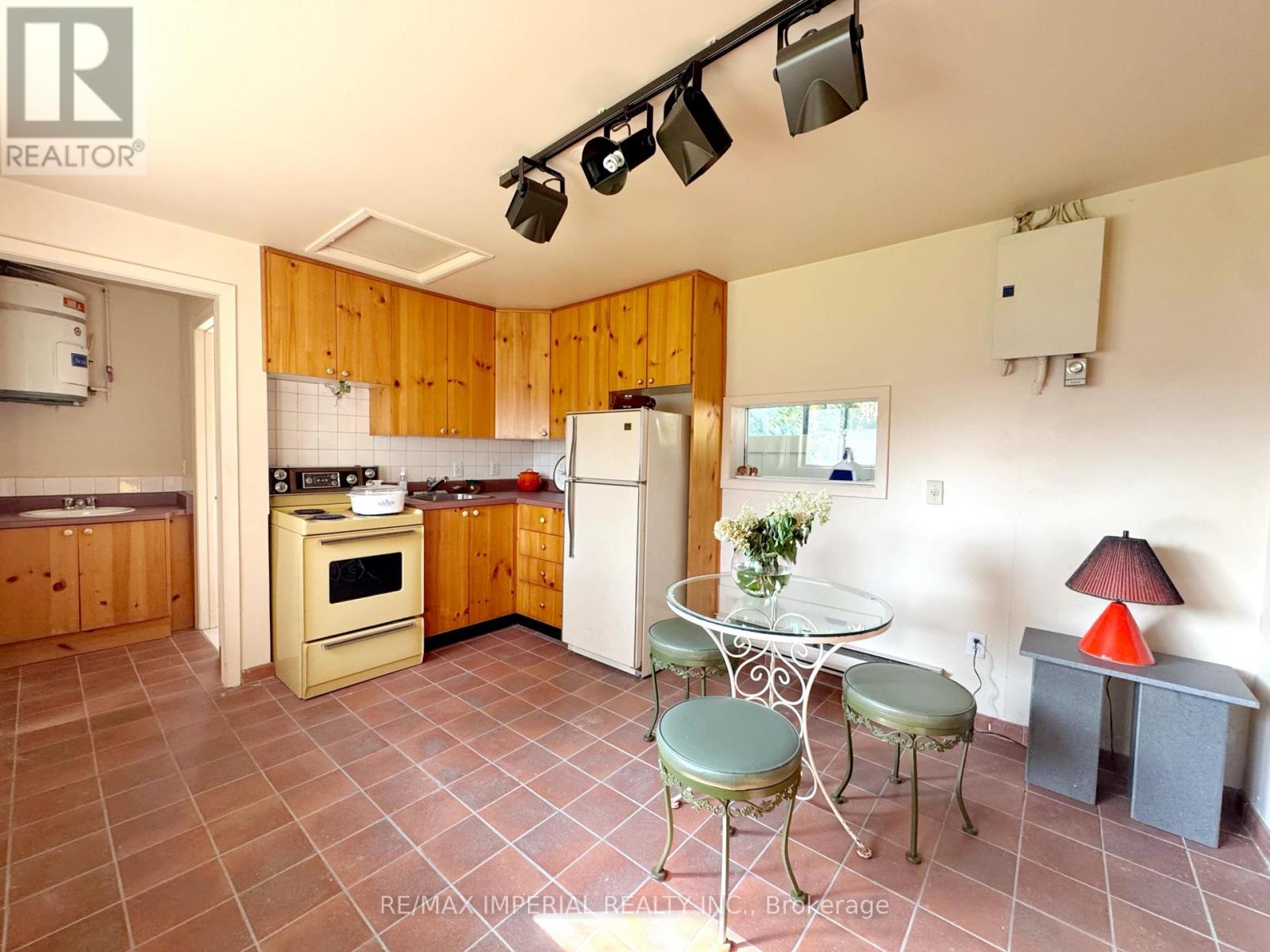 7 Doddington Drive, Toronto, Ontario  M8Y 1S3 - Photo 35 - W12393558