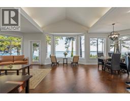 9055 Lochside Dr Bazan Bay