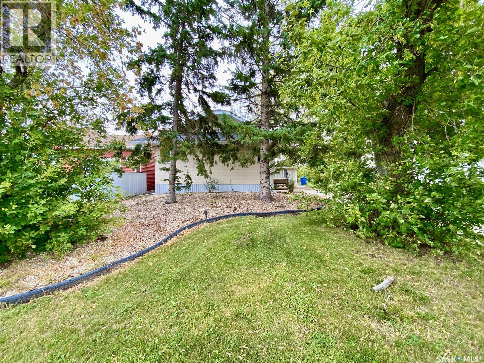 30 Rhodes Street, Redvers, Saskatchewan  S0C 2H0 - Photo 29 - SK017825
