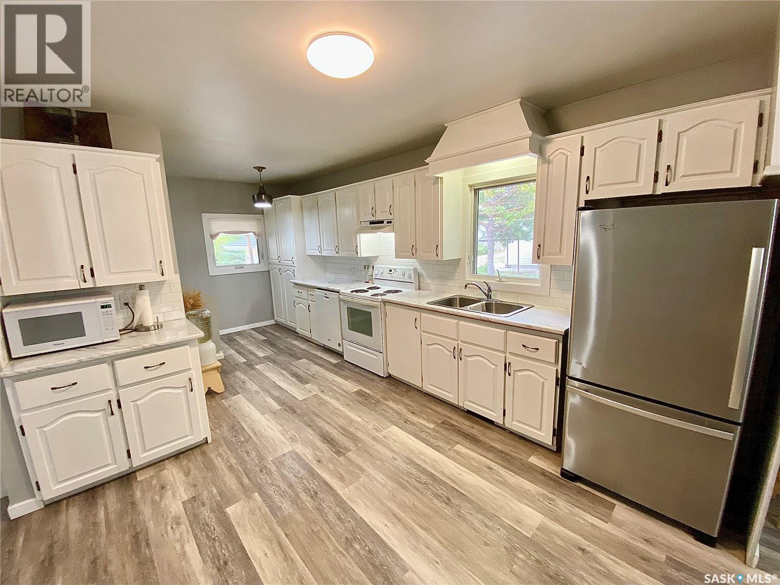 30 Rhodes Street, Redvers, Saskatchewan  S0C 2H0 - Photo 4 - SK017825