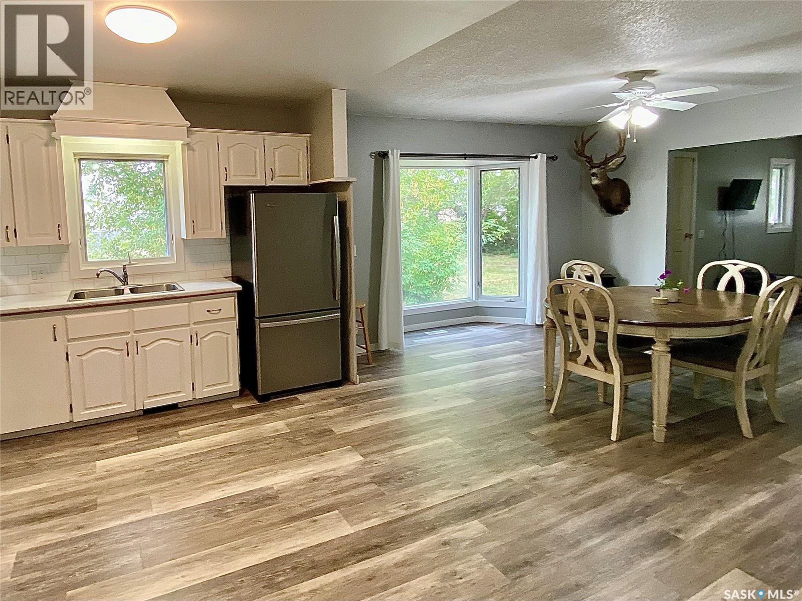 30 Rhodes Street, Redvers, Saskatchewan  S0C 2H0 - Photo 5 - SK017825