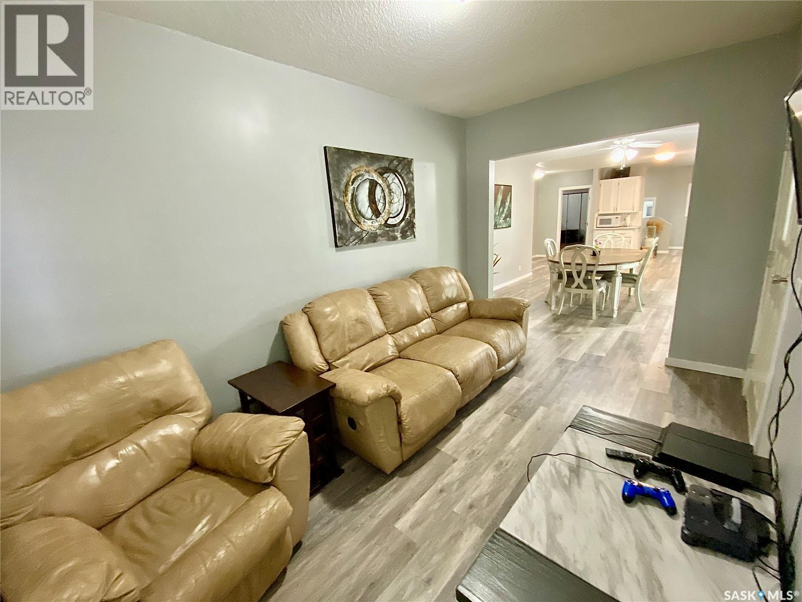 30 Rhodes Street, Redvers, Saskatchewan  S0C 2H0 - Photo 7 - SK017825