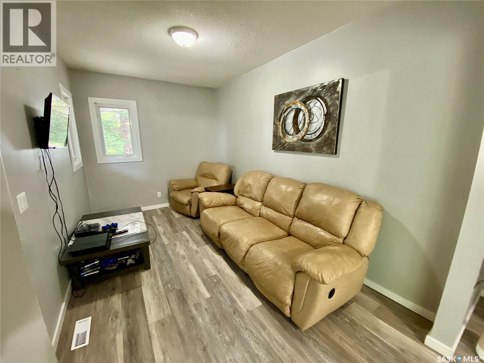 30 Rhodes Street, Redvers, Saskatchewan  S0C 2H0 - Photo 8 - SK017825